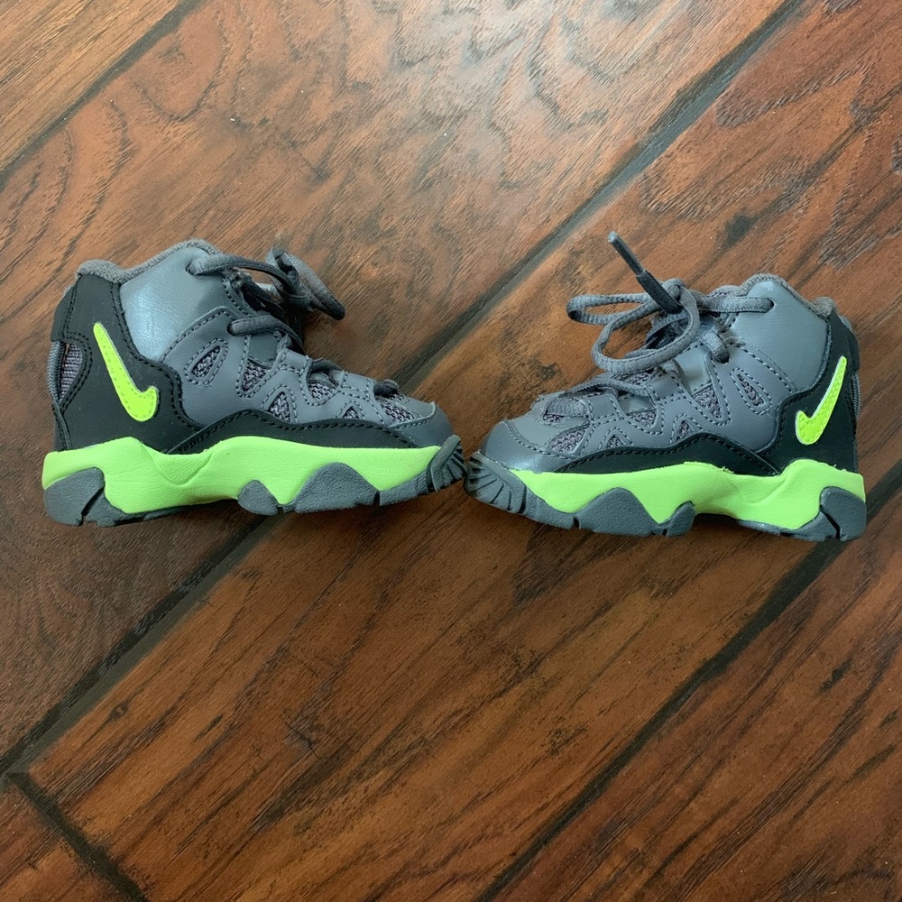 Nike toddler shoes